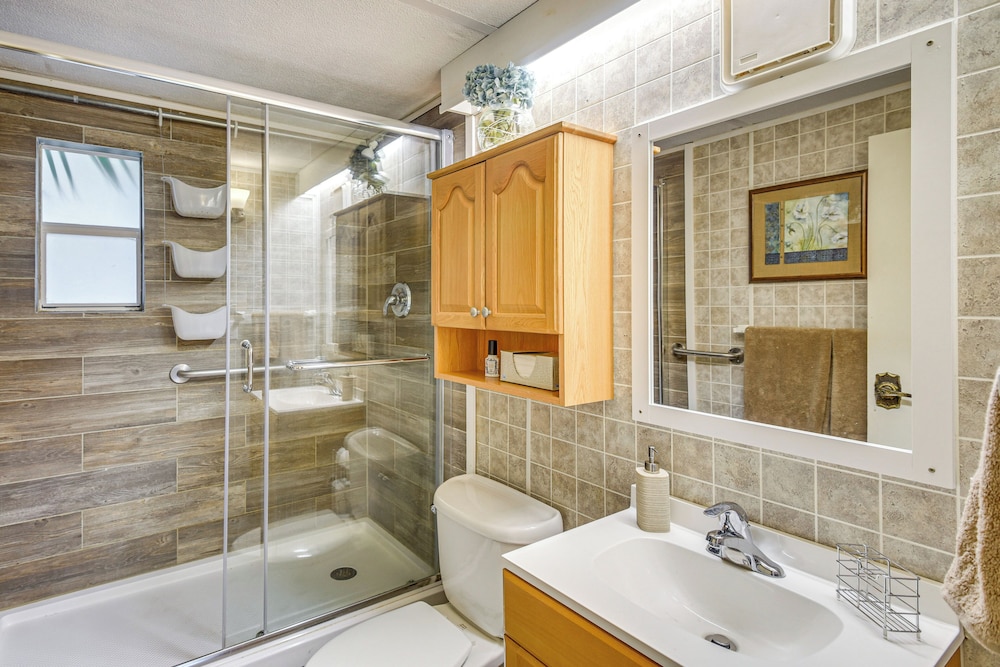 Riverside Retreat w/ Boat Dock in Sunny Astor!