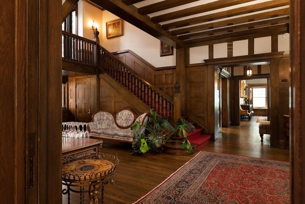 Frederick Stearns House Historic Inn