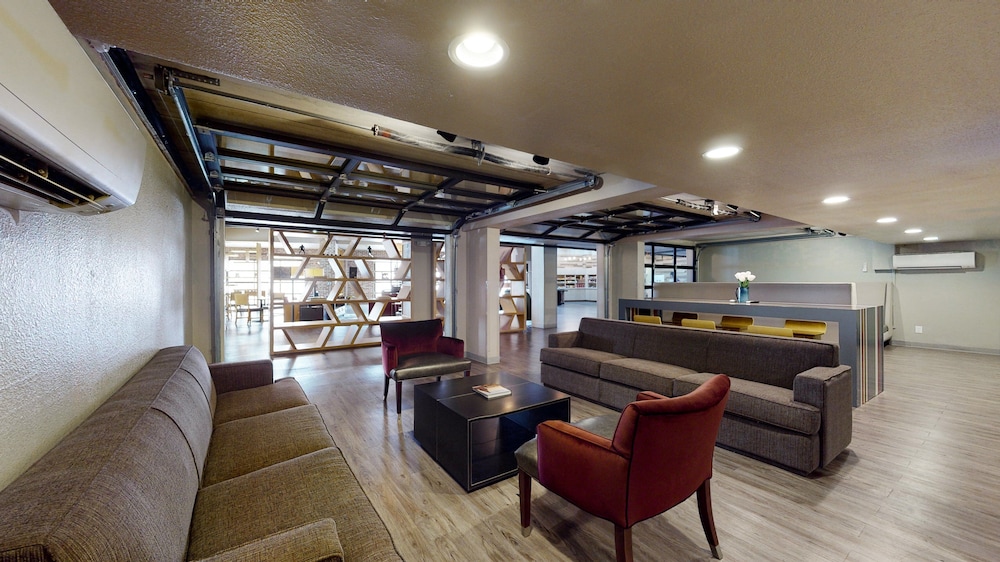 voco College Station Aggieland by IHG