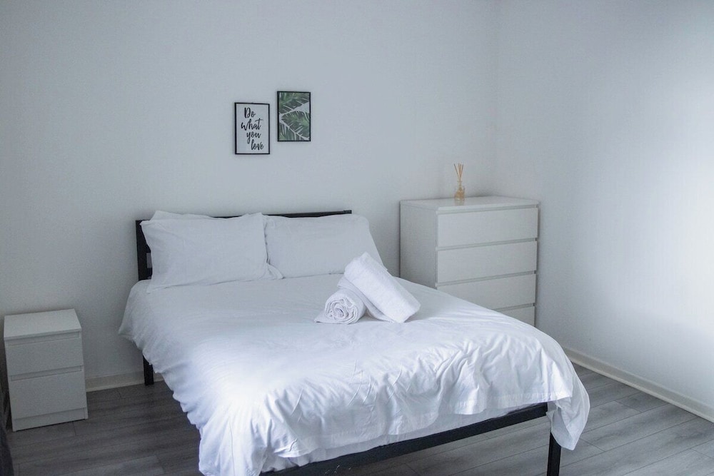 City Centre 6-bed Swansea Getaway