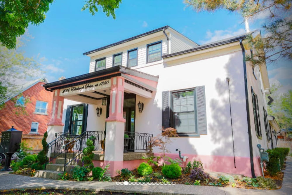 Detached Victorian Style Tiny Home - Long Stays U7