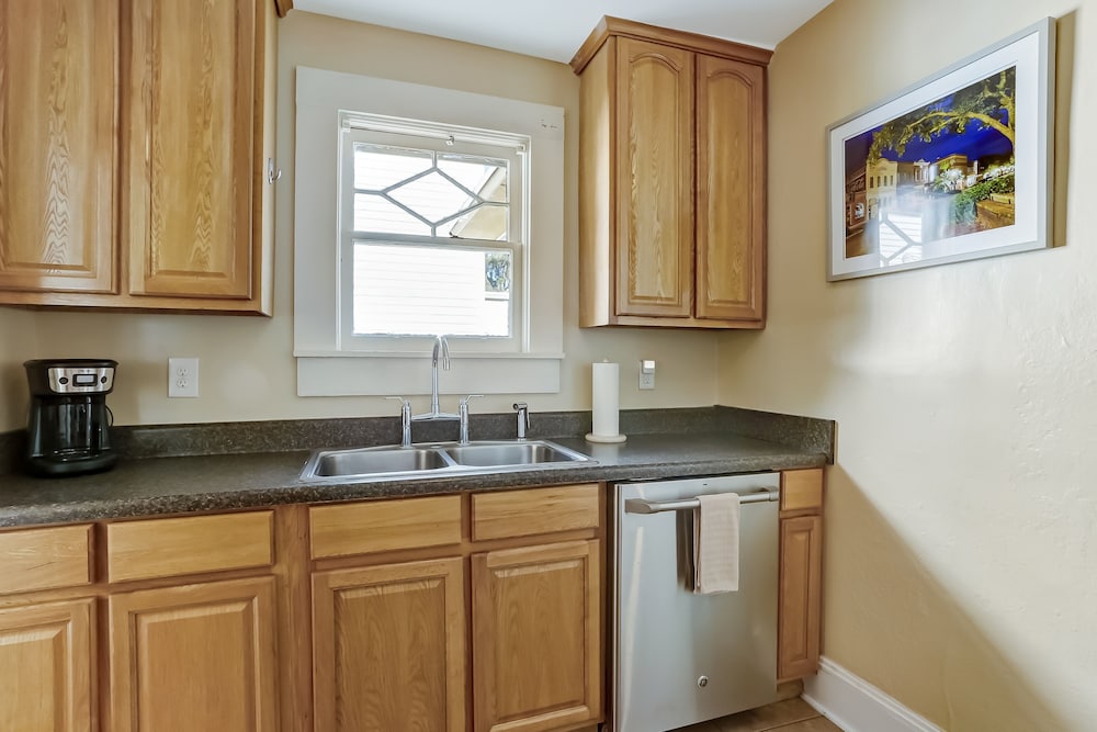Newly Renovated Home in Downtown Fernandina Beach, A Block Away from Centre Street by RedAwning view 3