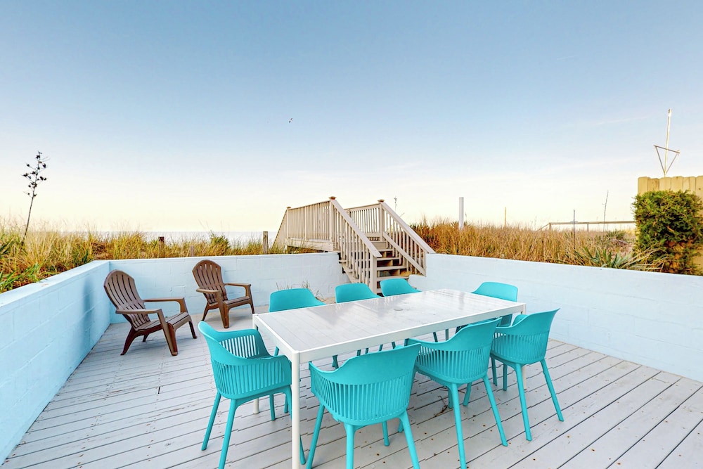 5BR Beachfront Home w/ Large Deck, Grill, W & D