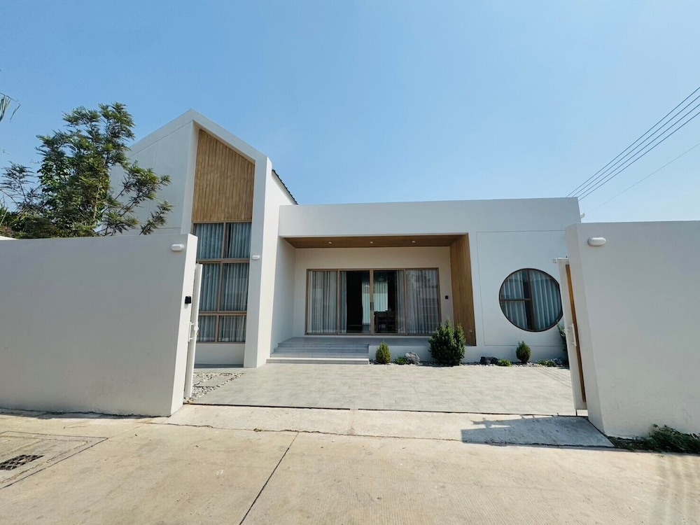 Level TWO pool villa Sriracha