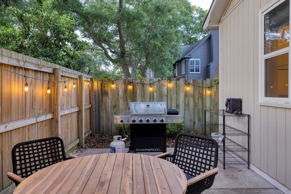 Arsenal Buyout by Avantstay 2 Homes Near Sullivans Island w/ Outdoor Dining