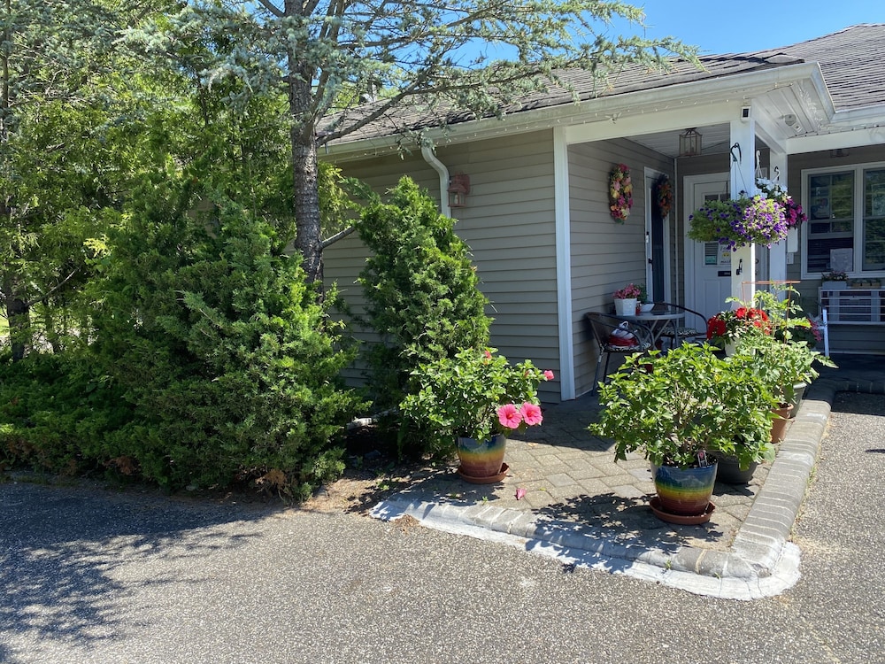 Westhampton Seabreeze Motel