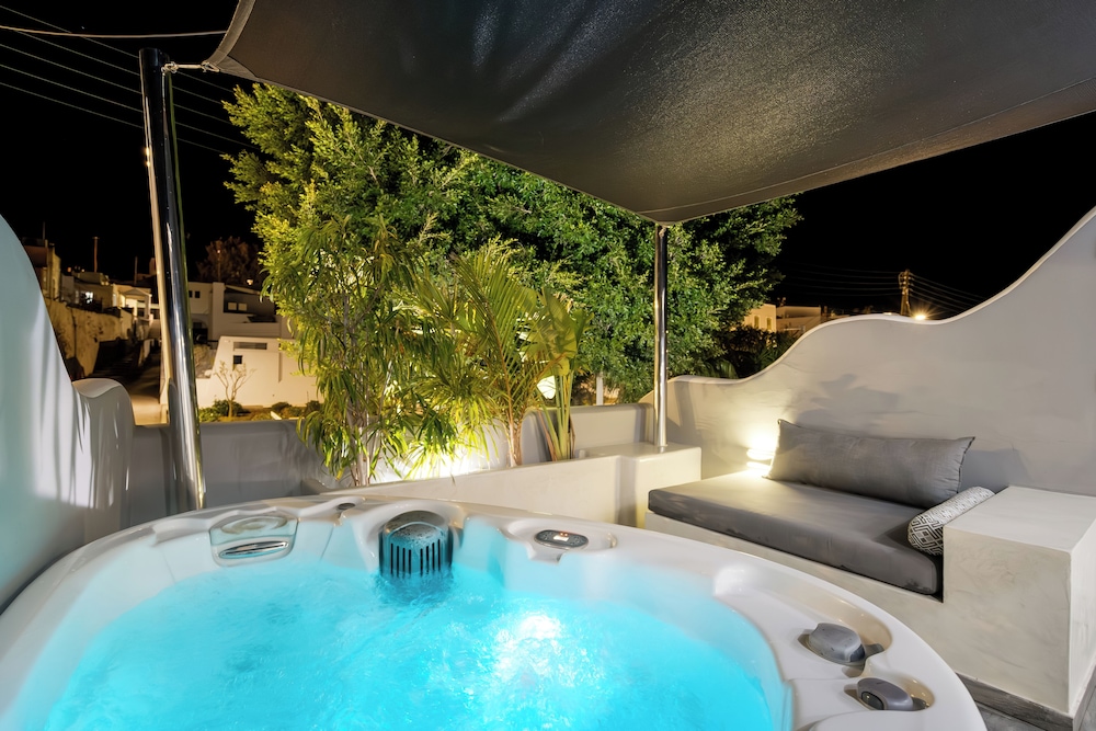 Oasis Suites Fira