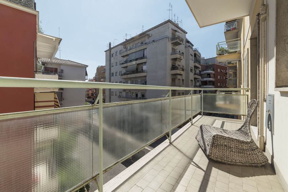 Aurelio Apartment Near the MM Ubaldi