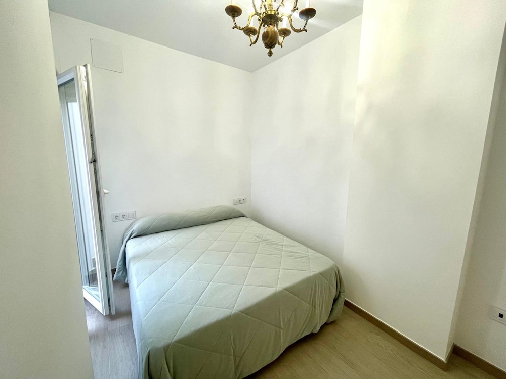 Los Angeles With 3 Bedrooms and 3 Bathrooms