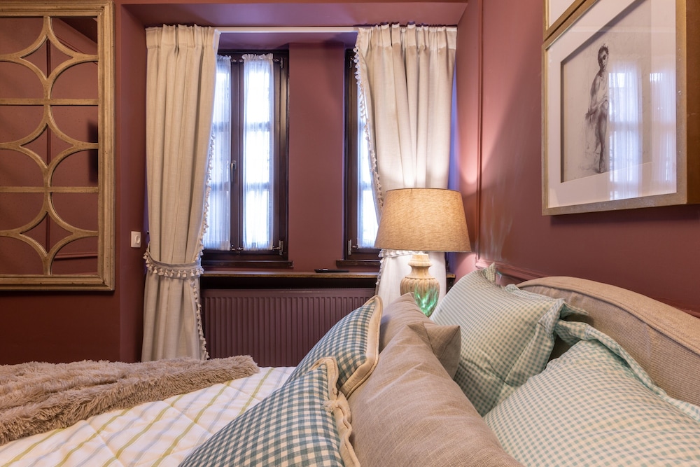 Rock Dandy La Maison De L’Ours | Top Fireplace Retreat