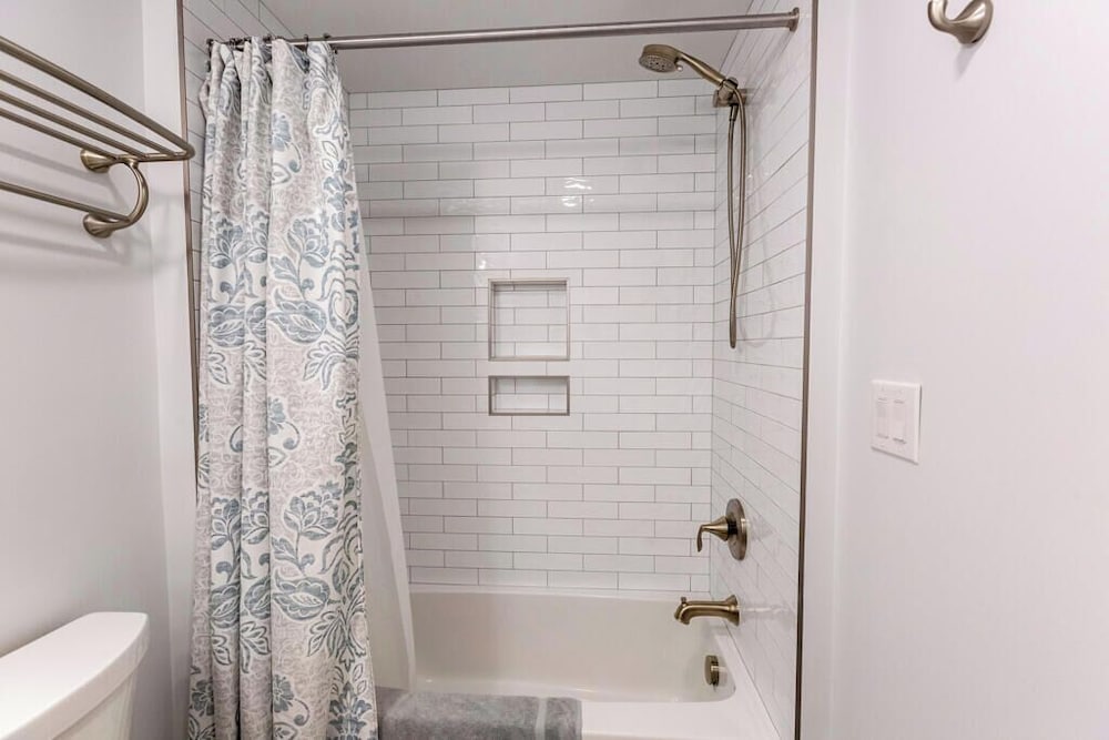 Wilmington Avenue 50 #102