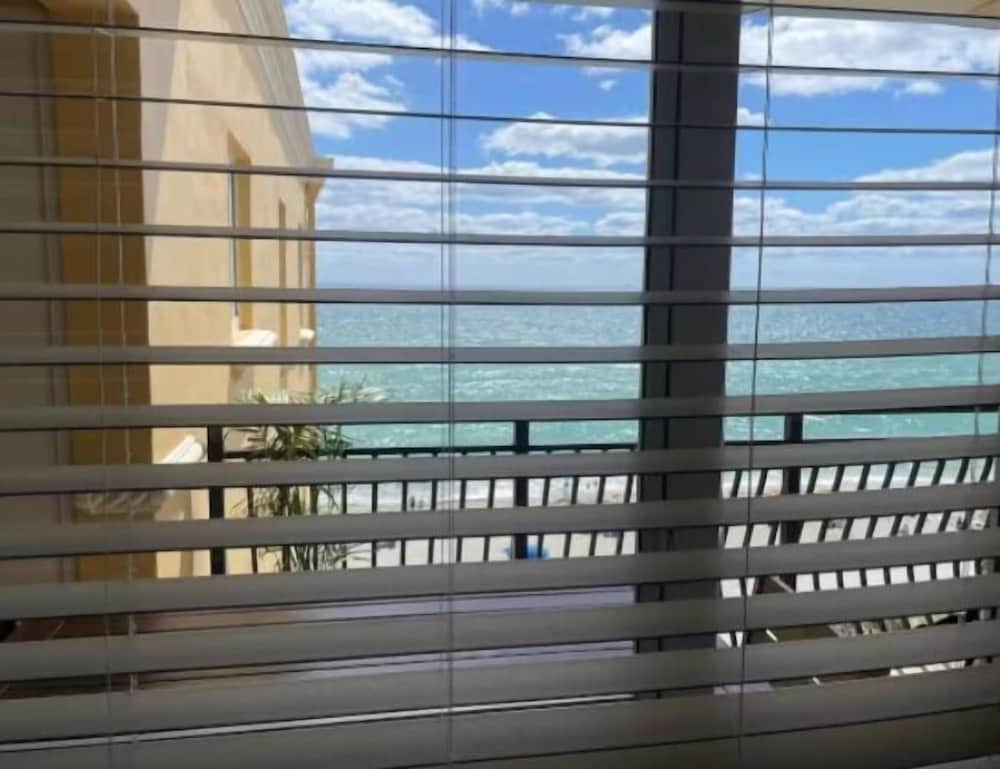 PH 2BED2BATH with Ocean View & Parking