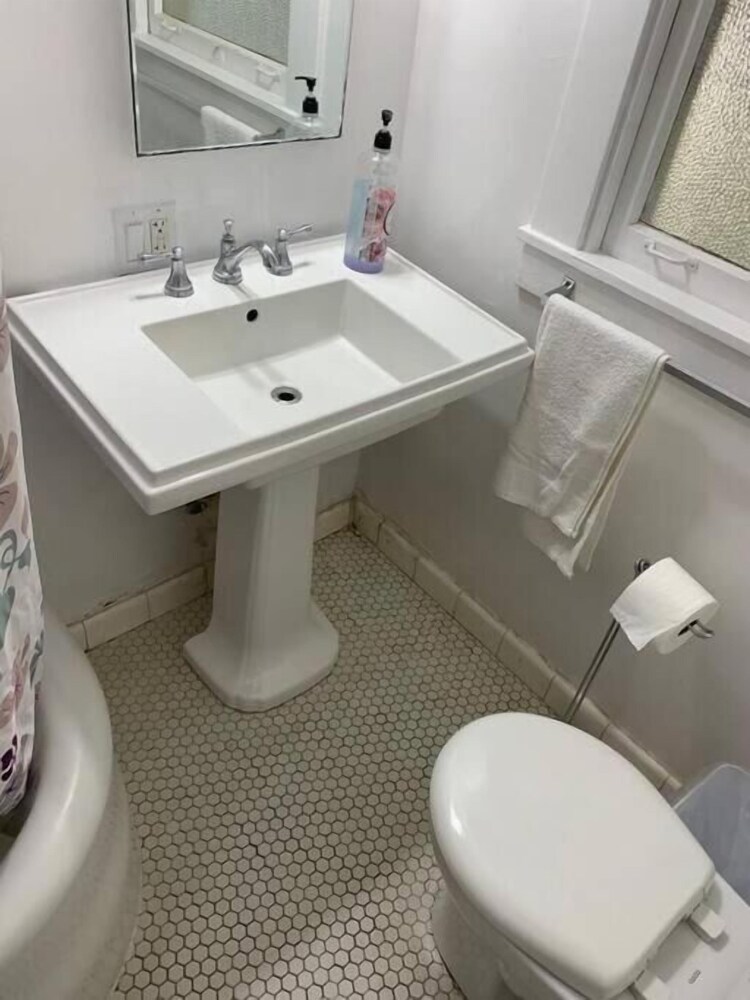 Cozy Private Rooms near UC Berkeley