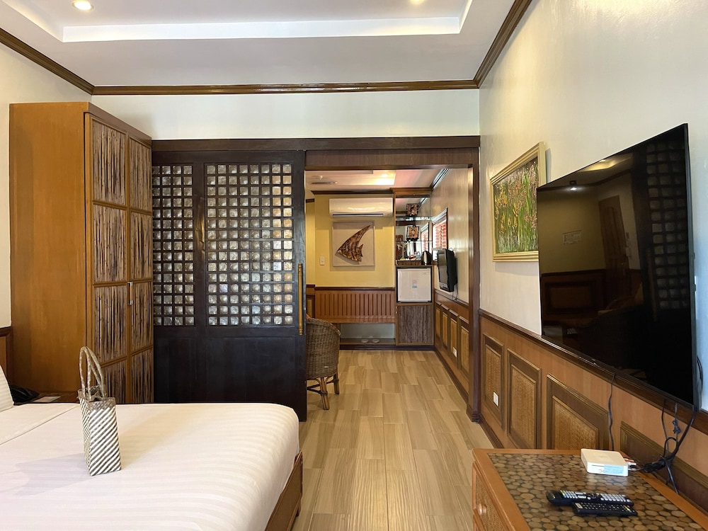Red Coconut Beach Hotel