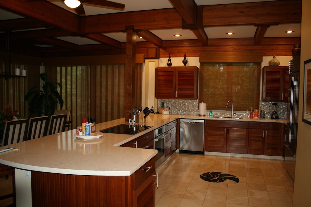 Alii Point #15 - Almost Oceanfront 3 Bedroom Home by RedAwning