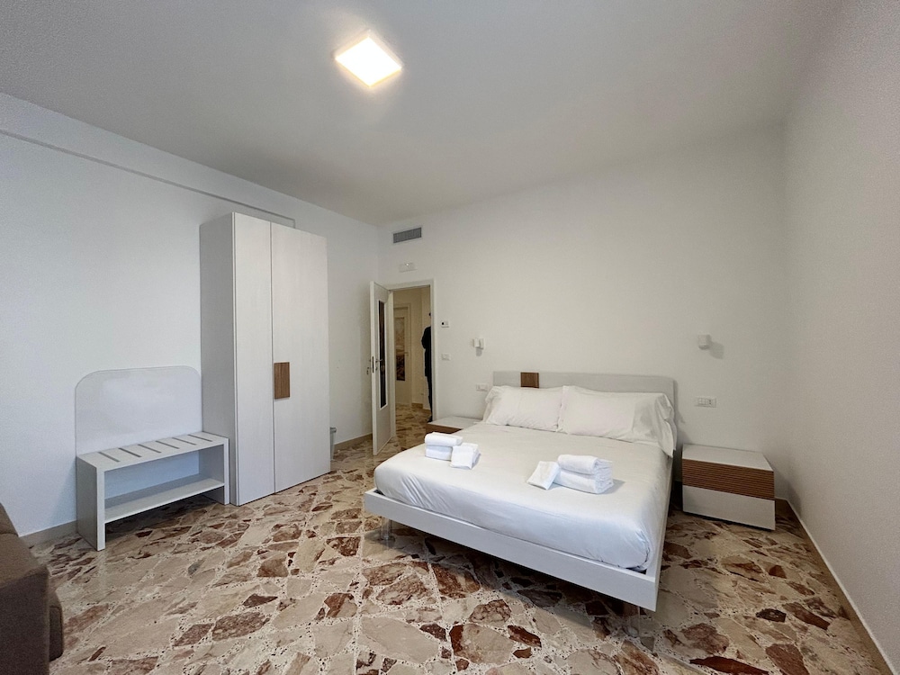 My50s in Monopoli With 4 Bedrooms and 2 Bathrooms