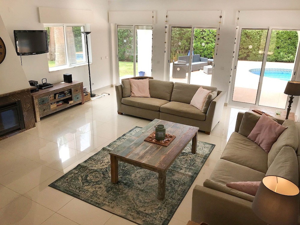 16 Centeanes Fabulous Location Just Short Walk t