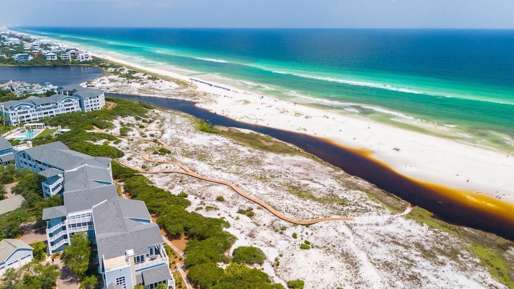 Paradise Loft 3 Bedroom Townhouse by RedAwning view 5