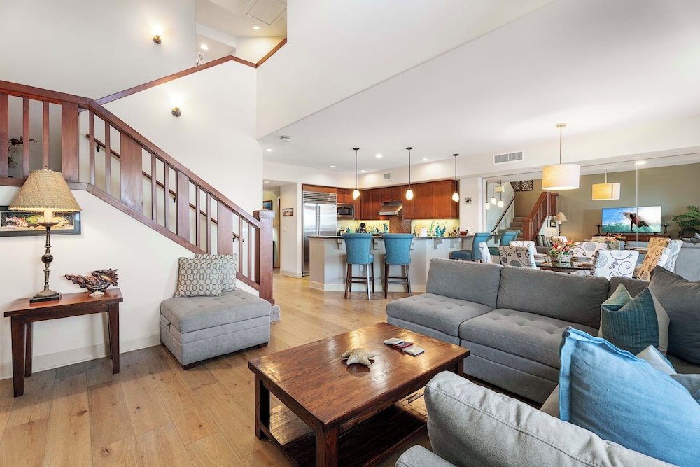 Direct Ocean Front - AC - Concierge Included - Ocean Viewing Lanai & Near Shops! -vrkcv
