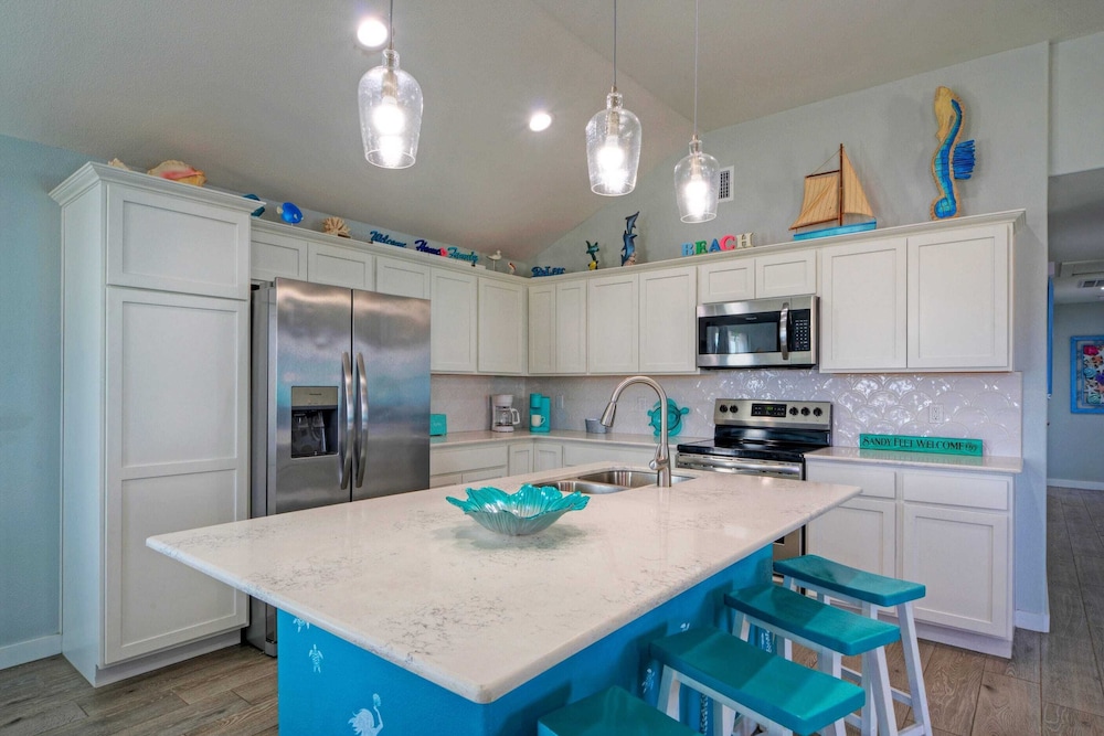 Port A Getaway Games, Grill, Close to Beach Sandy Feet Retreat by Avantstay