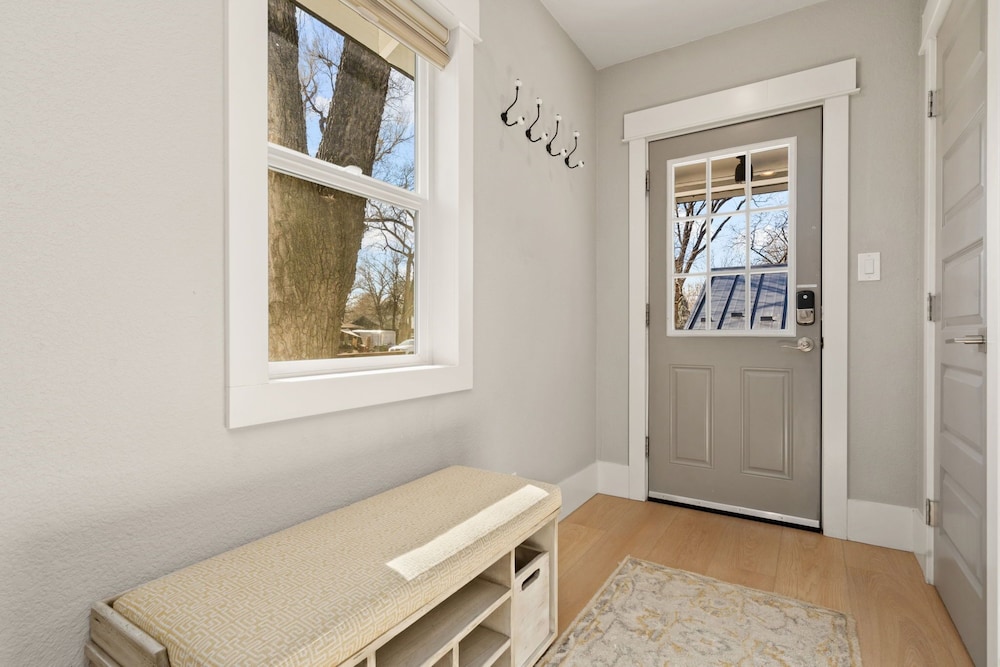 CSU Hideaway King Bd, Backyard Oasis, EV Charger