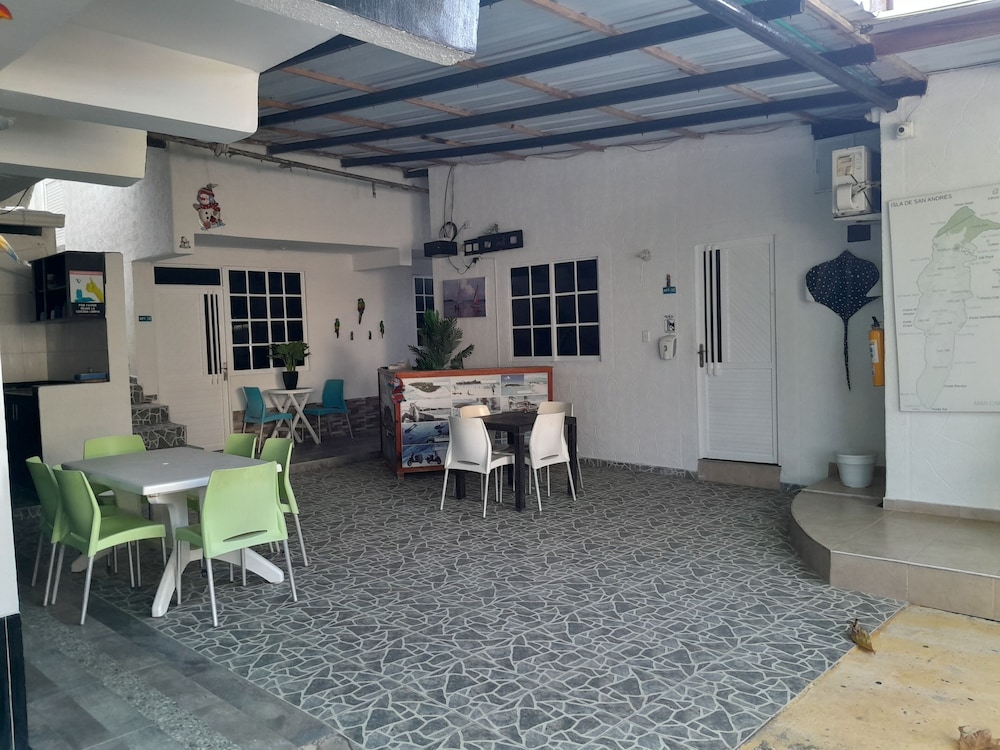 APARTAMENTOS BRISAS DEL MAR