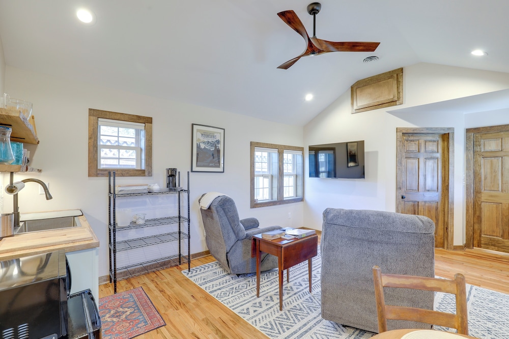 Walk to Appalachian Trail: Hot Springs Hideaway