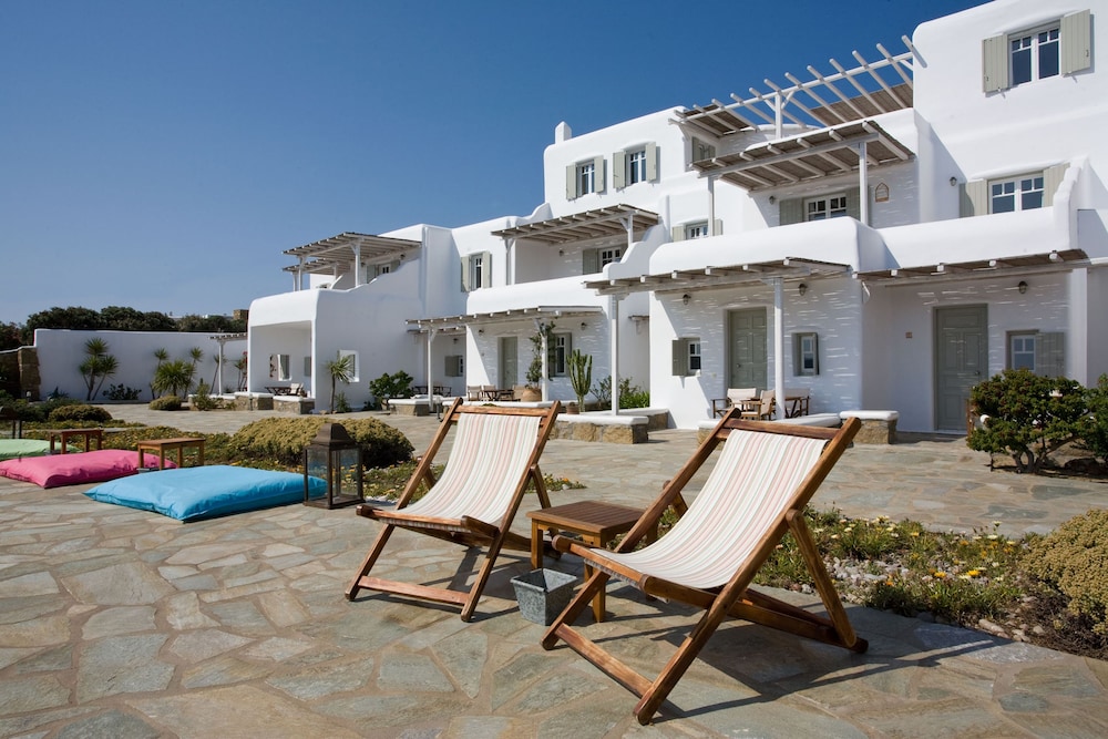 Yakinthos Residence