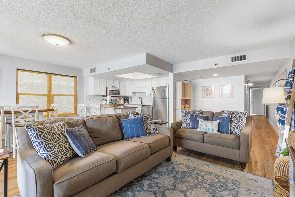 Phoenix II Beachfront Condos view 5