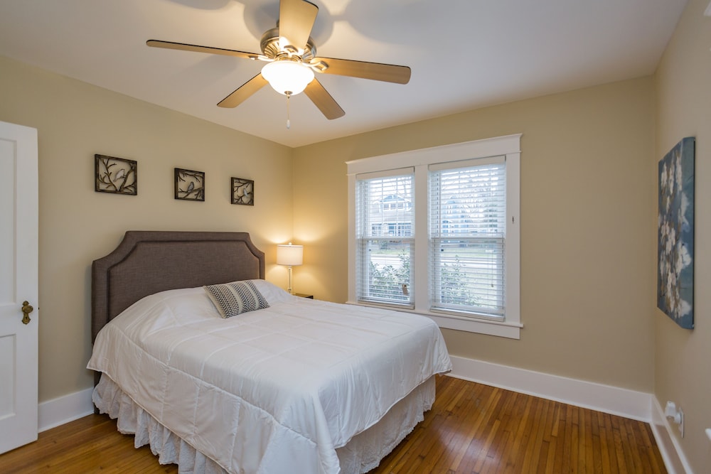 Red Nashville Beauty 3BD/2BT - 12Min from Downtown view 3