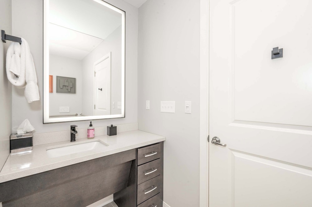 The 333 Suites 204 Stay for 2