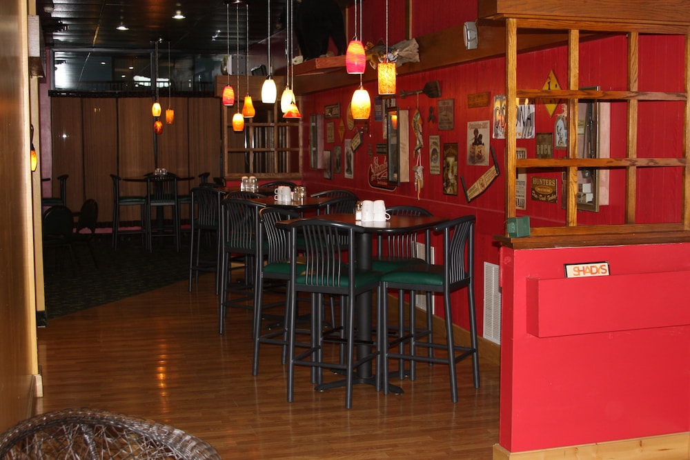 Gladstone Inn & Suites