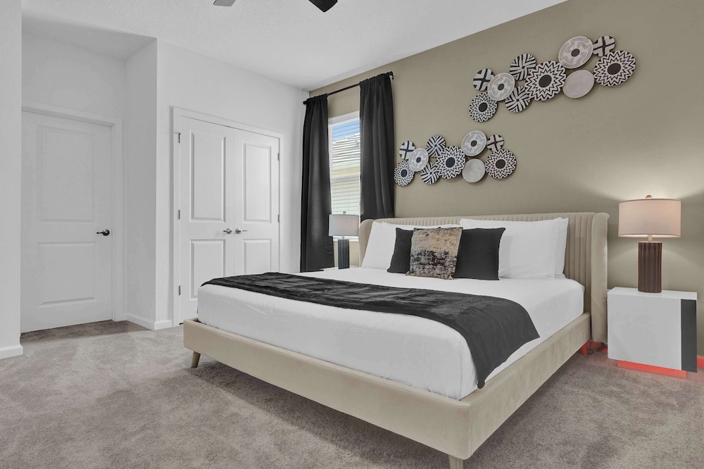Upstay Epic 15br Mansion for Big Groups Near Parks