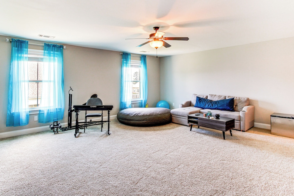 4 Mi to Dtwn: Stylish Home w/ Large Yard in Dothan
