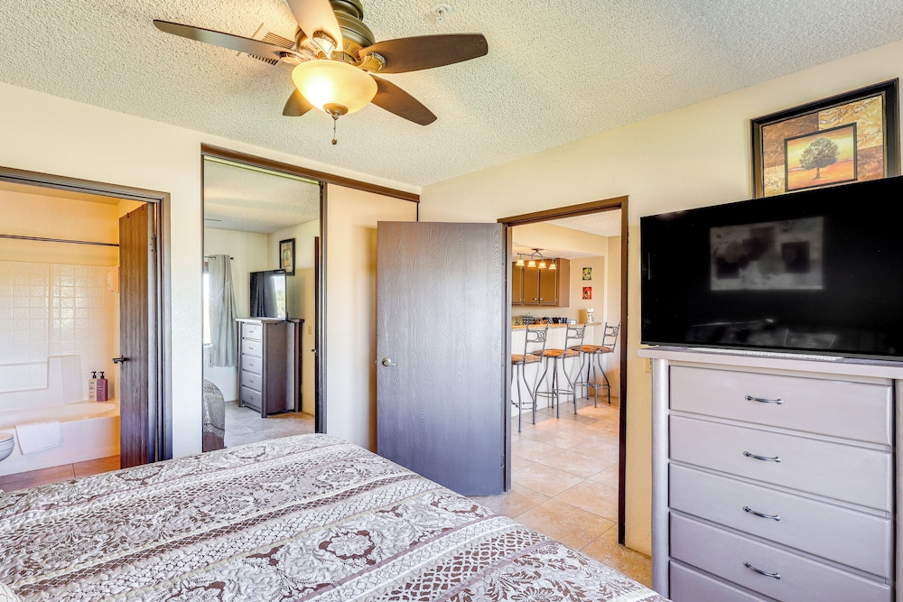 London Bridge Views: Havasu Condo on Golf Course