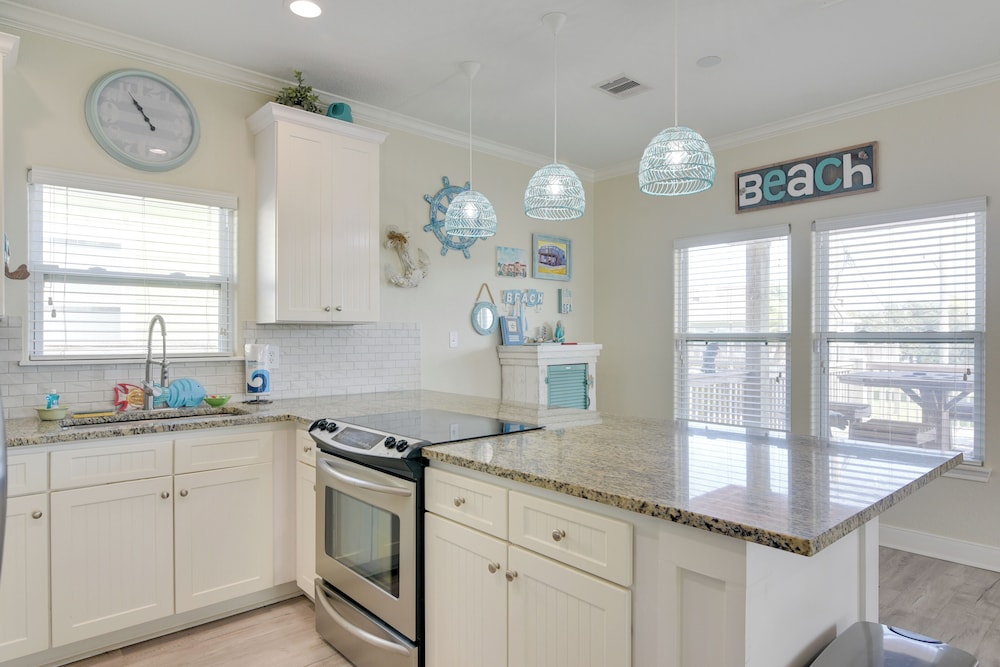 Walk to Beach: Coastal Gem in Bolivar Peninsula! view 2