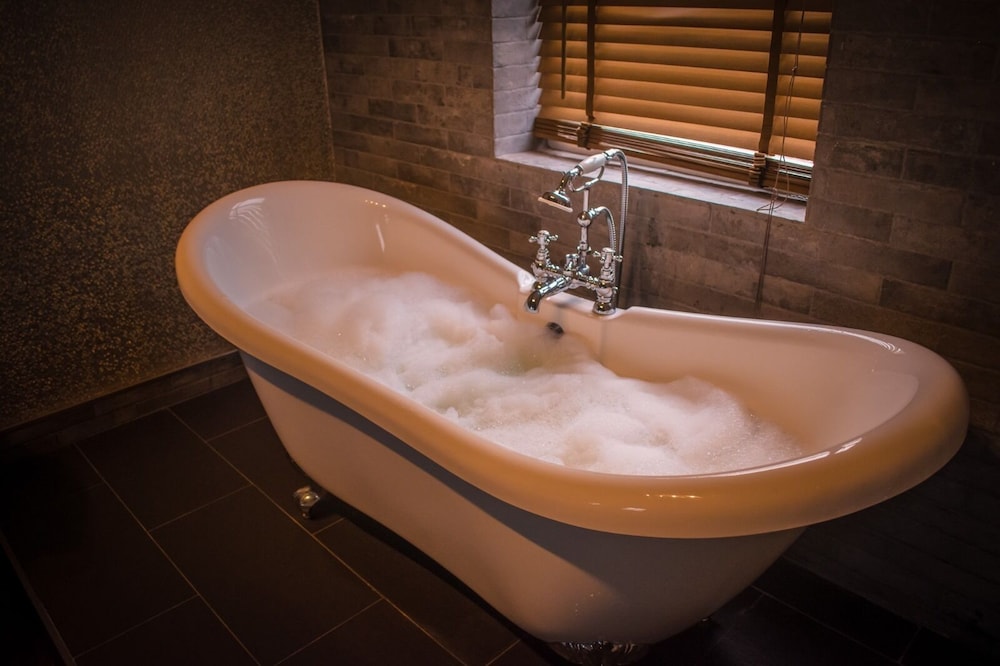 Rotherham Vacations - George Wright Boutique Hotel, Bar  Restaurant. - Property Image 2