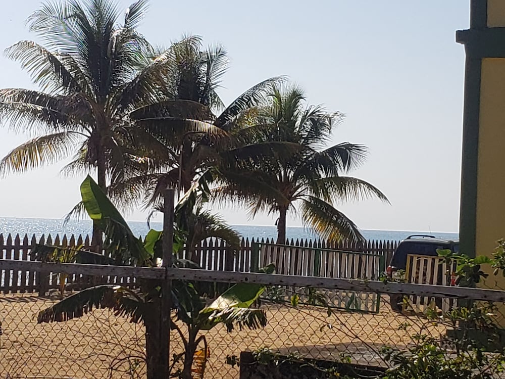 Belize Vacations - Pal's on the Beach - A Gold Standard Hotel - Property Image 35