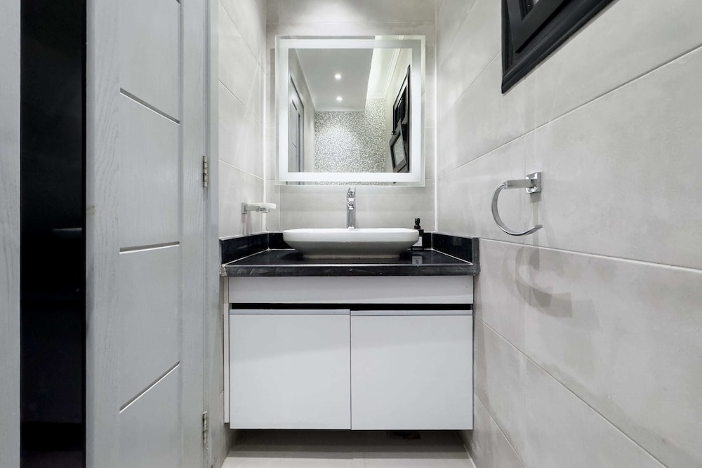 Xuru Stays I The Bold & Bright 3bdr Apt. 15 Min To Airport