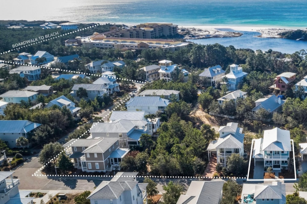 Aquamarine! Sleeps 12! Close to Community Pool! Private Beach Access!