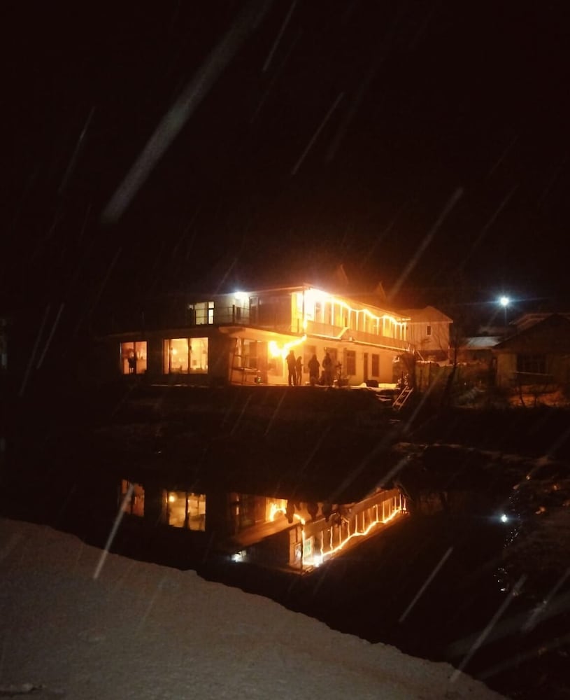 Shiva Valley Riverside Homestay By GRB