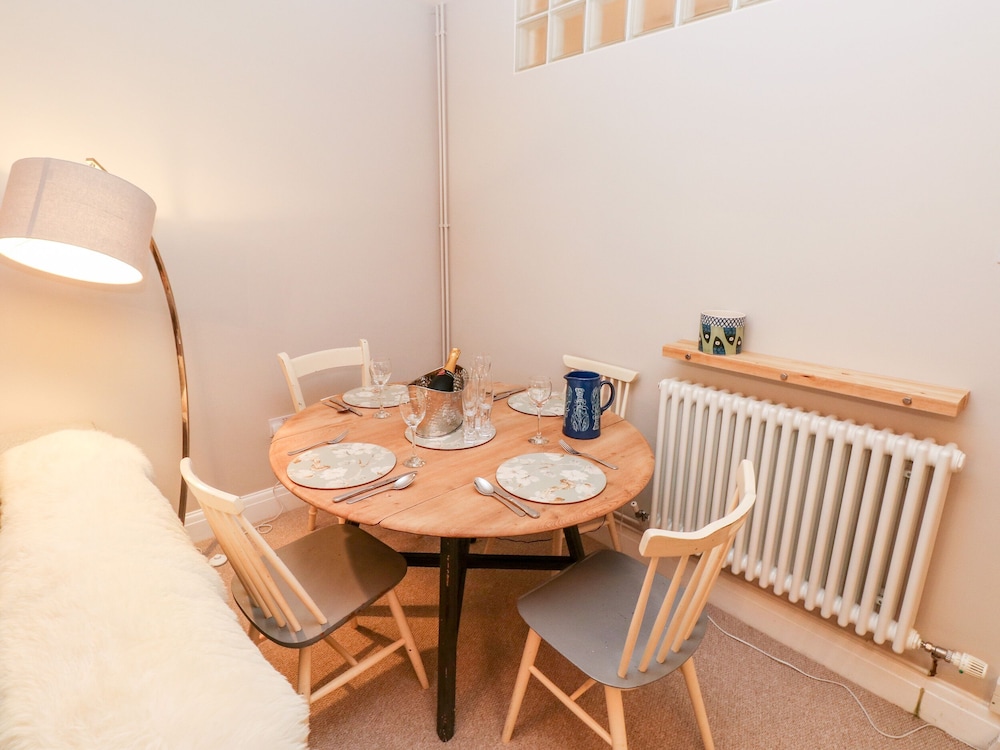 Flat 1, Belmont