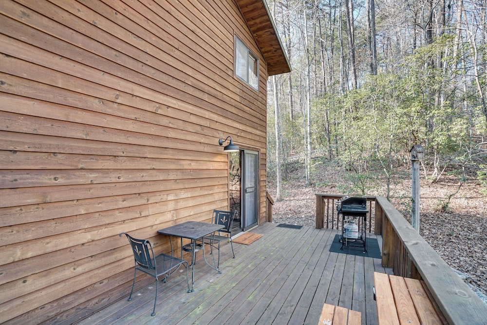 Sautee Nacoochee Mtn Paradise w/ Spacious Deck!