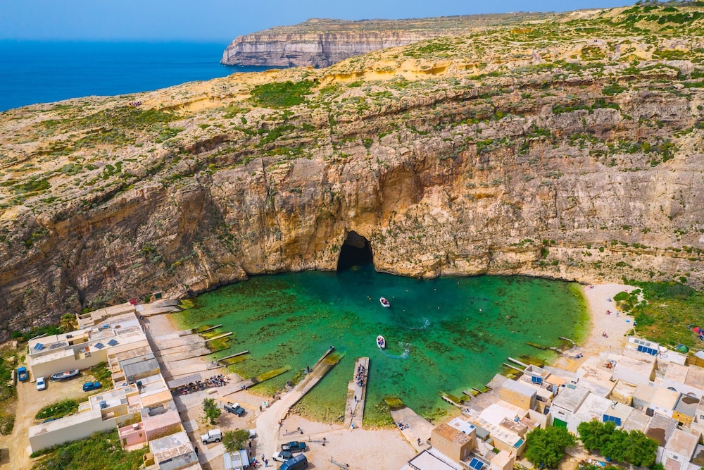 Magnifica Gozitan Villa Pool And Jacuzzi