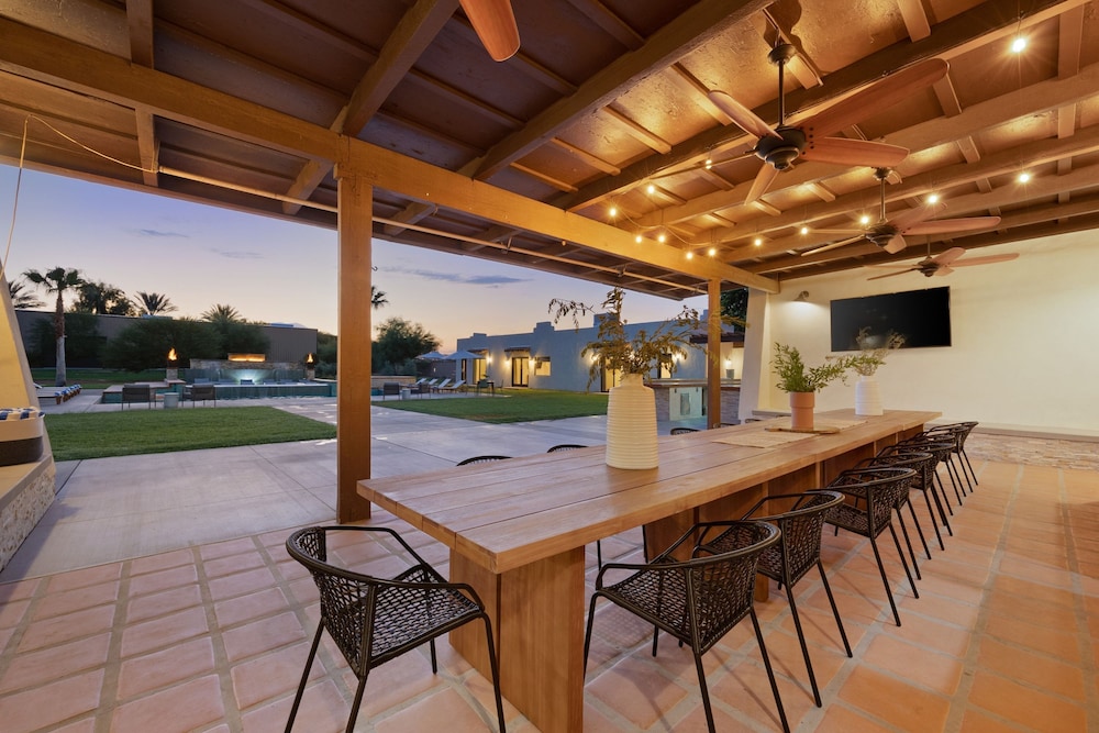 Starlight Estate by Avantstay 20 People Architectual Mansion w Pool Tennis Court Game Room