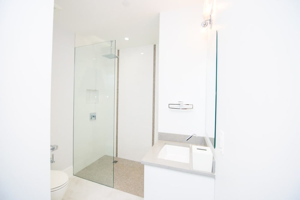 4 Bedroom Cable Beach Condo With Balcony