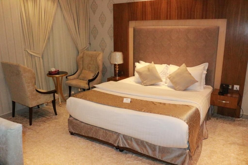 Crown City Hotel