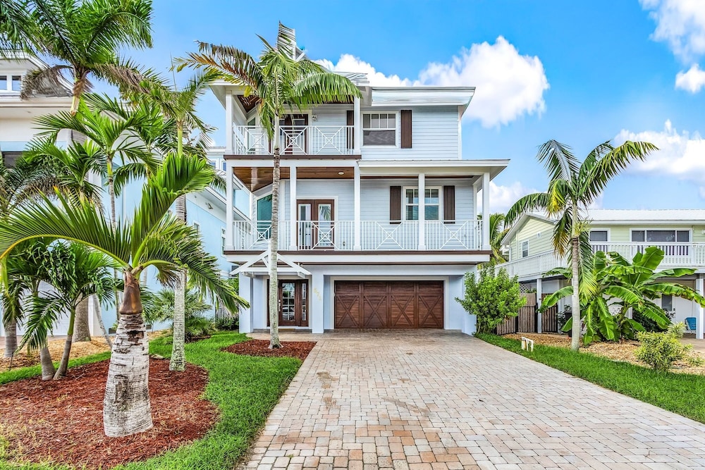 571 Seabatical: Canal Front With Pool! 5 Bedroom Home