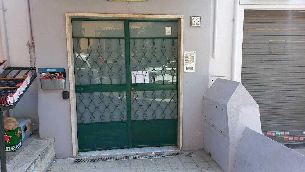 Studio Near Alessandrino Metro C