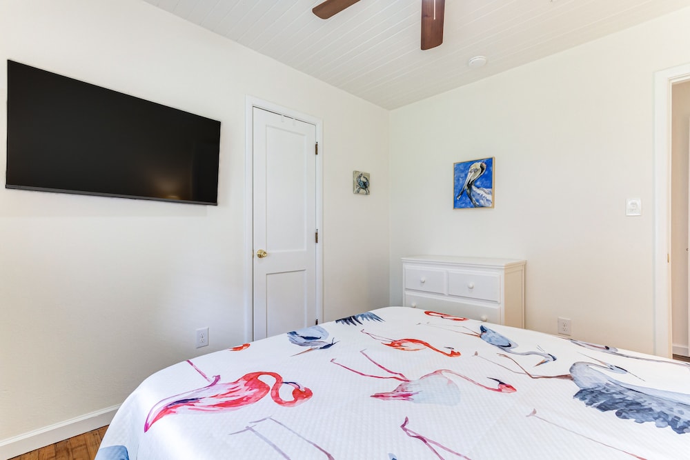 Charming Coastal Pensacola Home 1 Mi to Palafox St